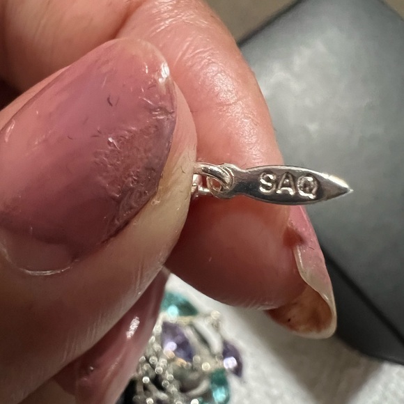 Avon SAQ vintage beautiful set of earring and necklace new in original box - Picture 5 of 5